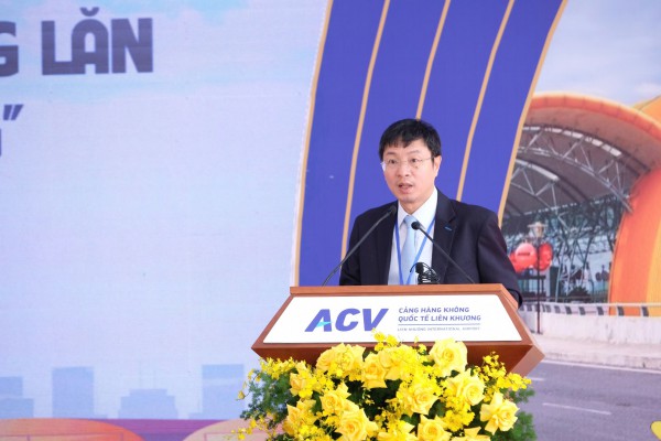 Khởi công sửa chữa đường cất hạ cánh, đường lăn sân bay Liên Khương Khởi công sửa chữa đường cất hạ cánh, đường lăn sân bay Liên Khương