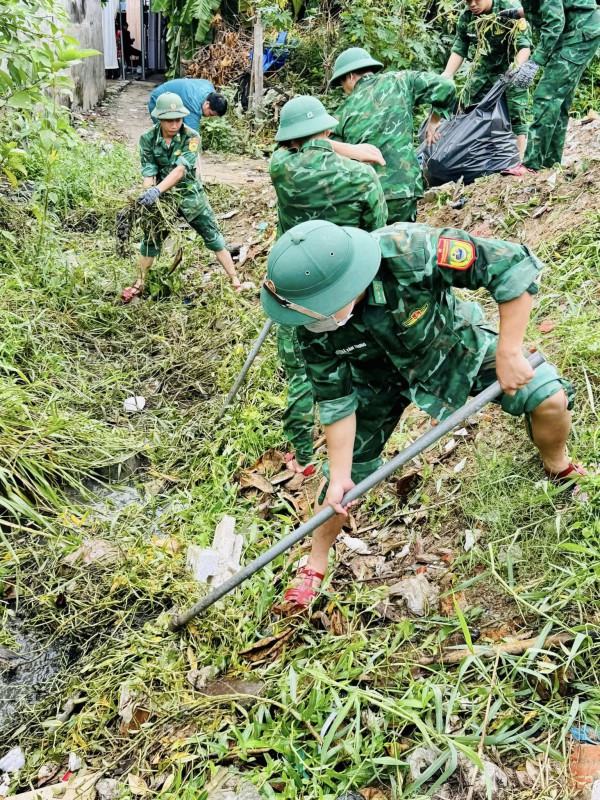 Khơi thông cửa thu nước, chống ngập úng khu vực quanh sân bay Đà Nẵng