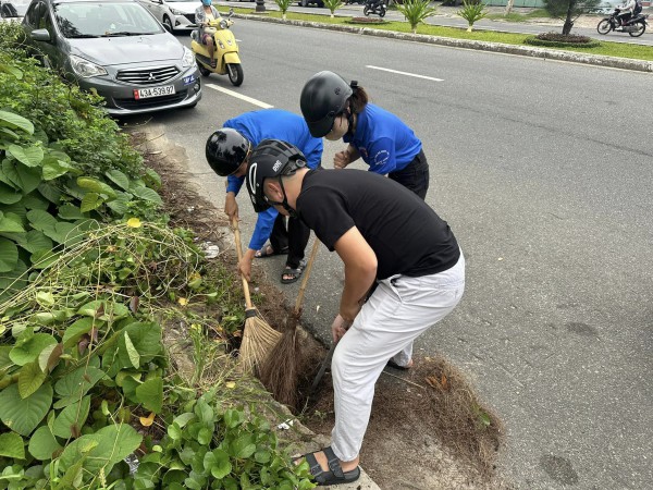 Khơi thông cửa thu nước, chống ngập úng khu vực quanh sân bay Đà Nẵng