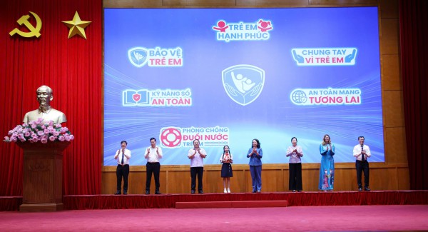 Không để 26 triệu trẻ em 'tự bơi' trong kỷ nguyên số