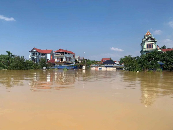 Không để người dân vùng thiên tai phải 'màn trời, chiếu đất' Không để người dân vùng thiên tai phải 'màn trời, chiếu đất'