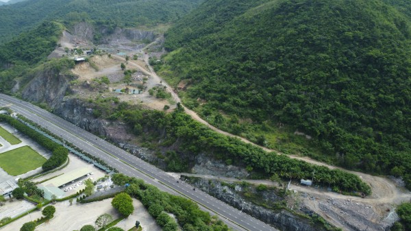 Kiểm tra dấu hiệu san ủi trái phép trên núi Cô Tiên - Nha Trang Kiểm tra dấu hiệu san ủi trái phép trên núi Cô Tiên - Nha Trang