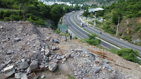 Kiểm tra dấu hiệu san ủi trái phép trên núi Cô Tiên - Nha Trang Kiểm tra dấu hiệu san ủi trái phép trên núi Cô Tiên - Nha Trang