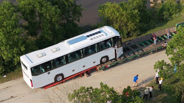 Kim Long Motor xuất khẩu lô xe bus 'made in Vietnam' đầu tiên sang Thái Lan Kim Long Motor xuất khẩu lô xe bus 'made in Vietnam' đầu tiên sang Thái Lan
