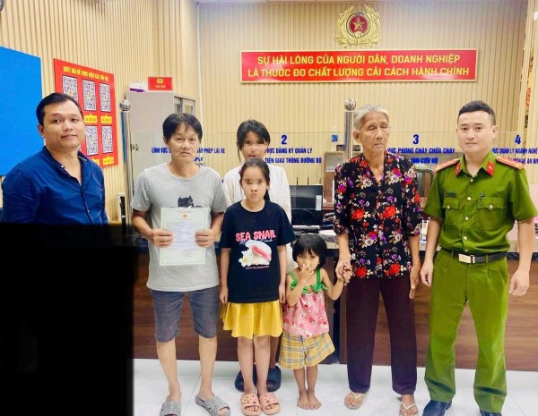 Kịp thời tìm thấy 3 trẻ đi lạc trong đêm tại TP.HCM