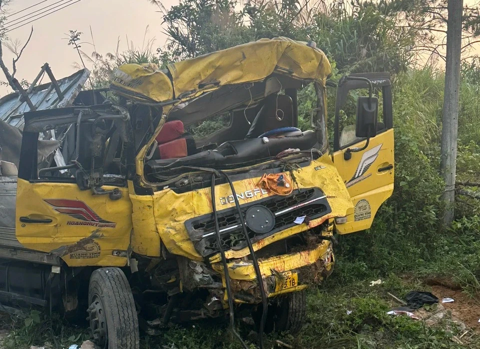 Kon Tum: Tai nạn nghiêm trọng lúc rạng sáng, 2 người tử vong