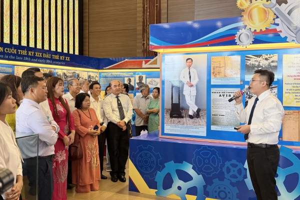 Kỷ vật 'xuyên thế kỷ' của người thợ Ba Son lần đầu trưng bày tại TP.HCM