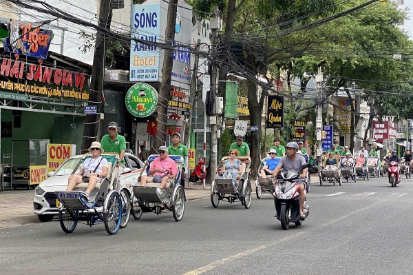 Lái xích lô tại Nha Trang bắt buộc sẽ phải đội mũ bảo hiểm?