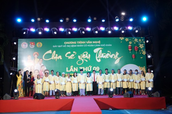 Lam Trường 'làm liveshow' phục vụ bệnh nhân tại Cần Thơ