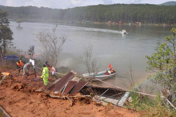 Lâm Đồng: 500 người tham gia diễn tập phòng thủ dân sự tại hồ Tuyền Lâm Lâm Đồng: 500 người tham gia diễn tập phòng thủ dân sự tại hồ Tuyền Lâm