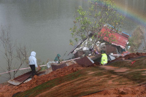 Lâm Đồng: 500 người tham gia diễn tập phòng thủ dân sự tại hồ Tuyền Lâm Lâm Đồng: 500 người tham gia diễn tập phòng thủ dân sự tại hồ Tuyền Lâm