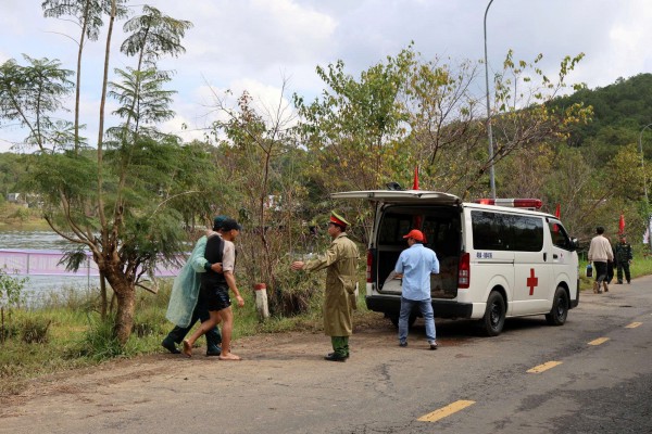 Lâm Đồng: 500 người tham gia diễn tập phòng thủ dân sự tại hồ Tuyền Lâm Lâm Đồng: 500 người tham gia diễn tập phòng thủ dân sự tại hồ Tuyền Lâm
