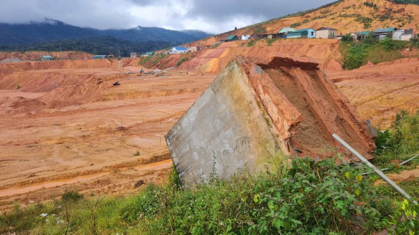 Lâm Đồng: Cận cảnh sạt lở khu tái định cư