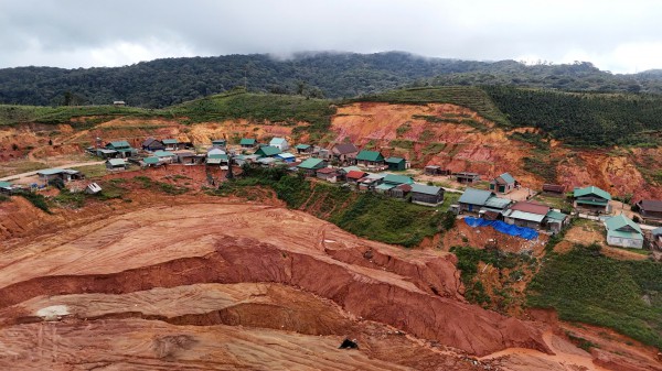 Lâm Đồng: Cận cảnh sạt lở khu tái định cư