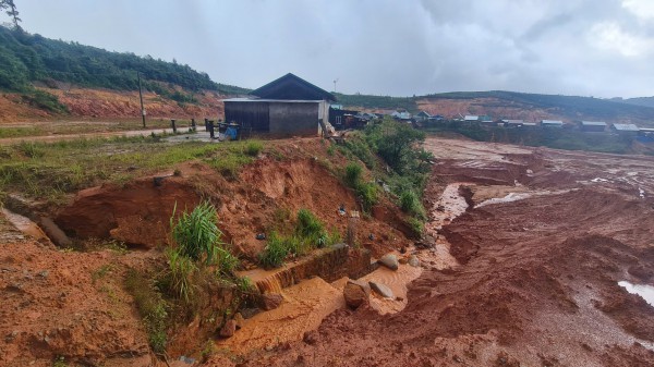 Lâm Đồng: Cận cảnh sạt lở khu tái định cư