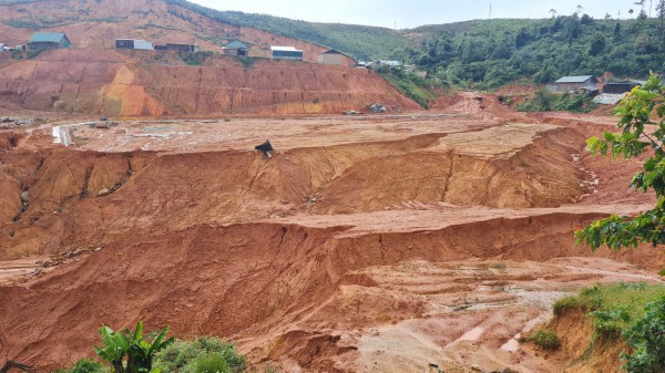 Lâm Đồng: Cận cảnh sạt lở khu tái định cư