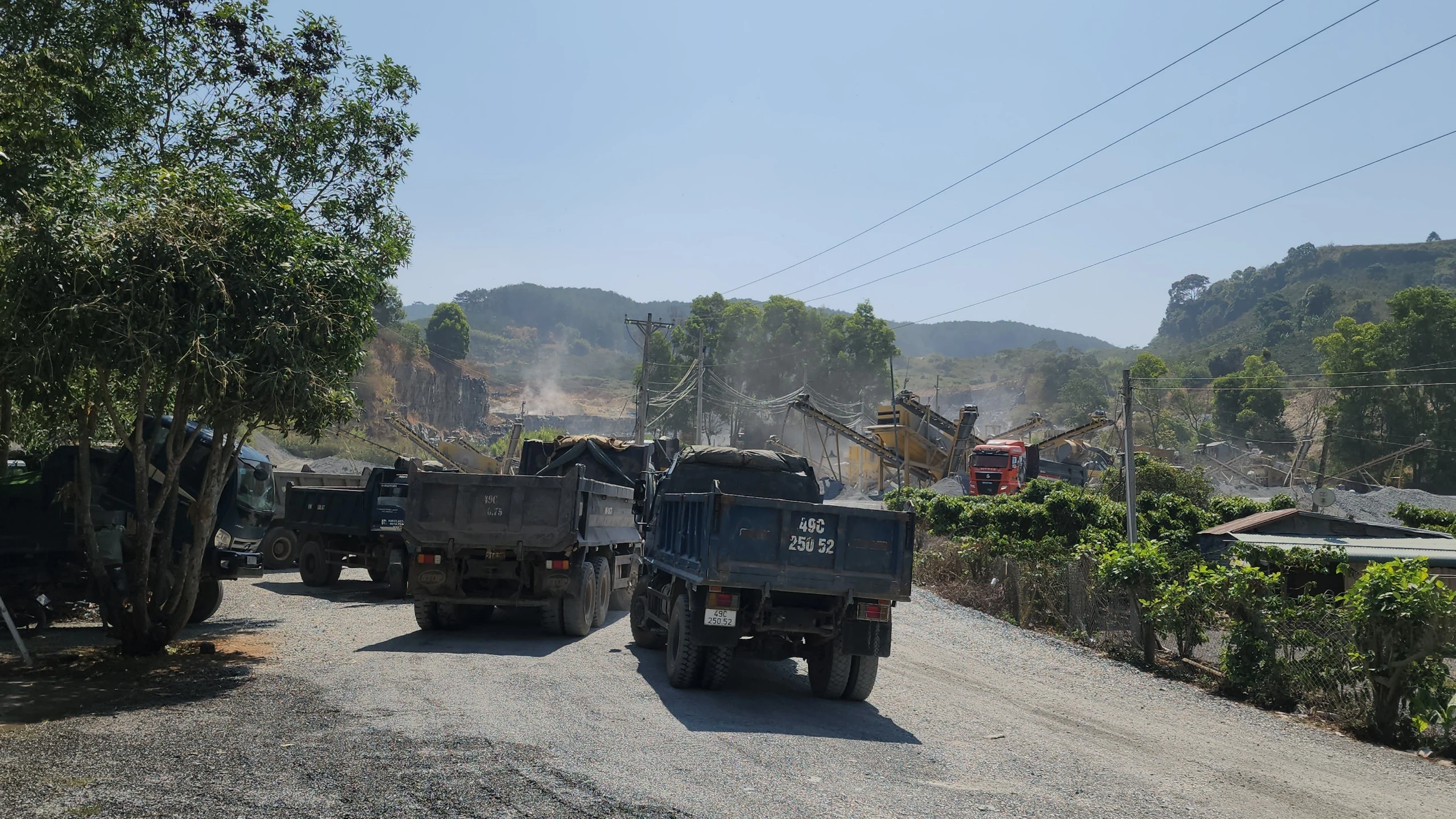 Lâm Đồng: Dân sống khổ bên mỏ đá Gần Reo