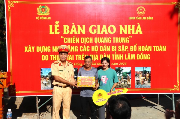 Lâm Đồng: Hoàn tất bàn giao nhà 'chiến dịch Quang Trung' cho dân vùng lũ ven sông Cái