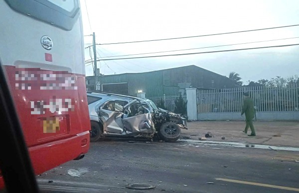 Lâm Đồng: Tai nạn giao thông giữa xe khách và xe con làm 2 người tử vong