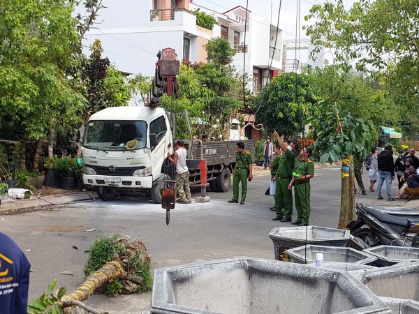 Lâm Đồng: Xe tải gắn cẩu va vào lưới điện 3 pha, tài xế tử vong