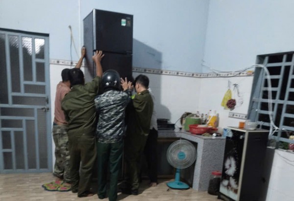 Lâm Đồng: Xuyên đêm đưa dân ra khỏi vùng rốn lũ Cát Tiên