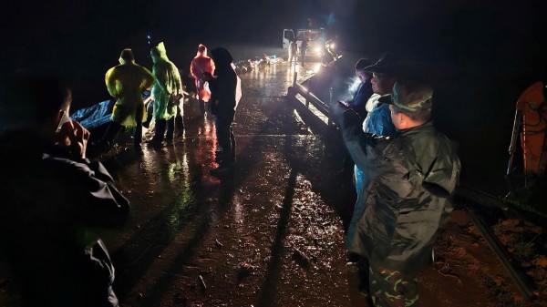 Lâm Đồng di dời khẩn cấp gần 100 hộ dân trước nguy cơ vỡ đập hồ Cay An Lâm Đồng di dời khẩn cấp gần 100 hộ dân trước nguy cơ vỡ đập hồ Cay An