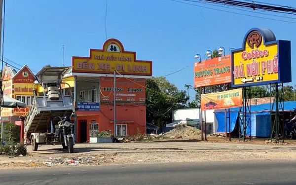 Lâm Đồng khẩn trương thu gom rác sinh hoạt ùn ứ dọc quốc lộ 20 Lâm Đồng khẩn trương thu gom rác sinh hoạt ùn ứ dọc quốc lộ 20