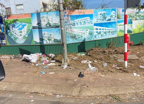 Lâm Đồng khẩn trương thu gom rác sinh hoạt ùn ứ dọc quốc lộ 20 Lâm Đồng khẩn trương thu gom rác sinh hoạt ùn ứ dọc quốc lộ 20