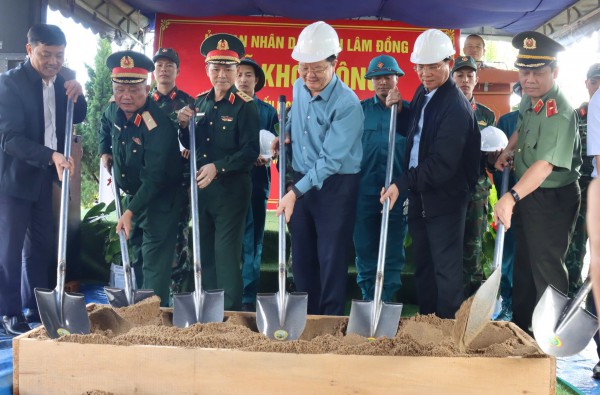 Lâm Đồng khởi động 'Chiến dịch Quang Trung', xây tặng dân xã D’Ran 4 căn nhà Lâm Đồng khởi động 'Chiến dịch Quang Trung', xây tặng dân xã D’Ran 4 căn nhà