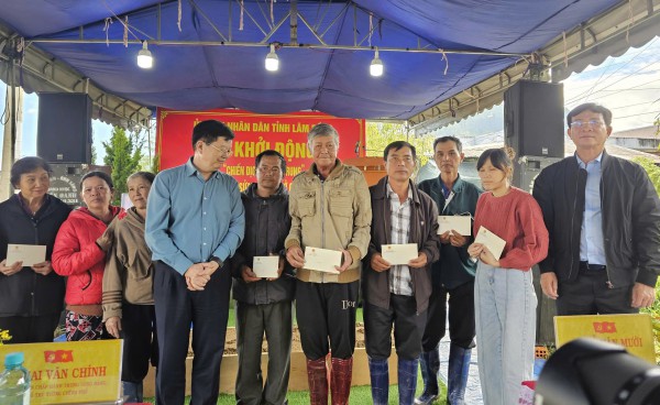 Lâm Đồng khởi động 'Chiến dịch Quang Trung', xây tặng dân xã D’Ran 4 căn nhà Lâm Đồng khởi động 'Chiến dịch Quang Trung', xây tặng dân xã D’Ran 4 căn nhà