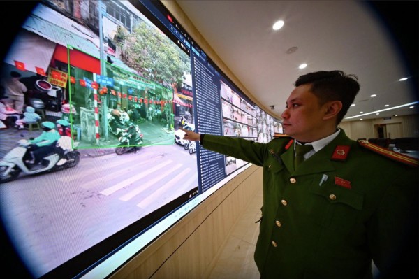 'Làm sạch' vỉa hè bằng công nghệ