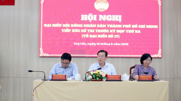 Lấn chiếm vỉa hè giảm rõ rệt, nhưng cử tri TP.HCM lo khó giữ lâu dài