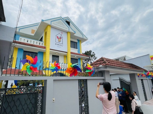 Lần đầu tiên có ngôi nhà miễn phí ăn, ở cho gia đình bệnh nhi khó khăn Lần đầu tiên có ngôi nhà miễn phí ăn, ở cho gia đình bệnh nhi khó khăn