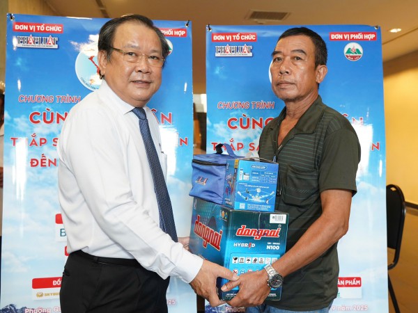 Lan tỏa chương trình 'Cùng ngư dân thắp sáng đèn trên biển' tại Gia Lai Lan tỏa chương trình 'Cùng ngư dân thắp sáng đèn trên biển' tại Gia Lai