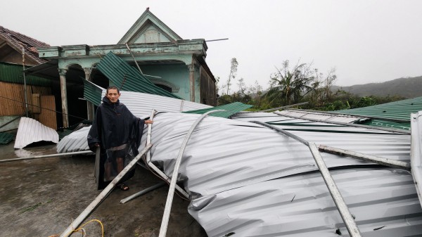 Làng biển ở Hà Tĩnh tan hoang sau bão số 5