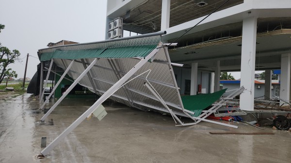 Làng biển ở Hà Tĩnh tan hoang sau bão số 5