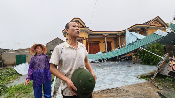 Làng biển ở Hà Tĩnh tan hoang sau bão số 5