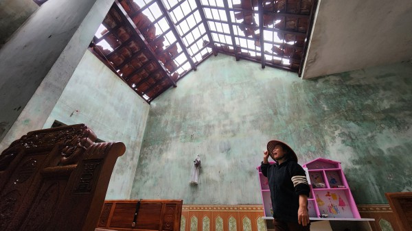 Làng biển ở Hà Tĩnh tan hoang sau bão số 5