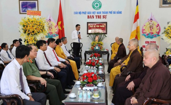 Lãnh đạo Đà Nẵng thăm Giáo hội Phật giáo, lan tỏa tinh thần từ bi mùa Phật đản