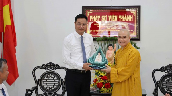 Lãnh đạo Đà Nẵng thăm Giáo hội Phật giáo, lan tỏa tinh thần từ bi mùa Phật đản