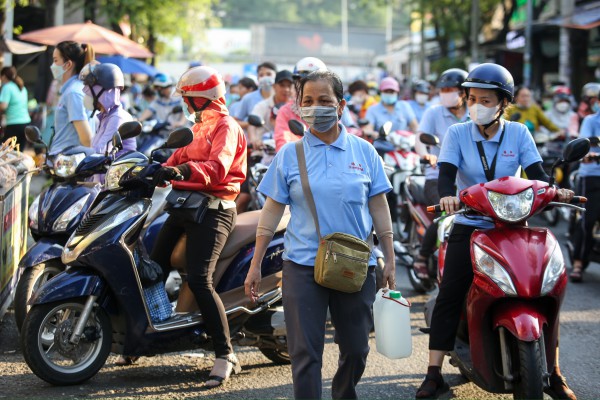 Lao động rời TP.HCM ngày càng nhiều: 'Định vị thành phố đáng sống cho công nhân' Lao động rời TP.HCM ngày càng nhiều: 'Định vị thành phố đáng sống cho công nhân'