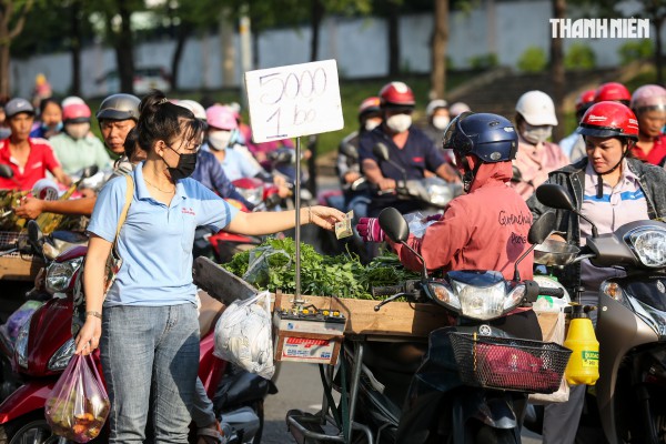 Lao động rời TP.HCM ngày càng nhiều: 'Định vị thành phố đáng sống cho công nhân' Lao động rời TP.HCM ngày càng nhiều: 'Định vị thành phố đáng sống cho công nhân'