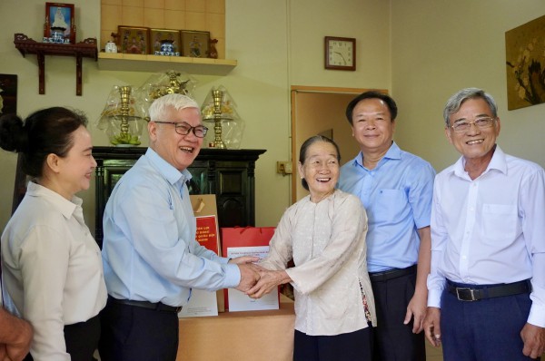 Lão thành cách mạng, gia đình chính sách vui mừng vì đất nước vào kỷ nguyên mới Lão thành cách mạng, gia đình chính sách vui mừng vì đất nước vào kỷ nguyên mới