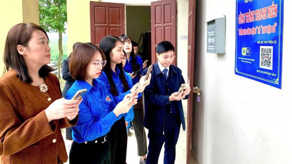 Lắp đặt wifi miễn phí, 'cần câu' giúp người nghèo vươn lên bền vững Lắp đặt wifi miễn phí, 'cần câu' giúp người nghèo vươn lên bền vững