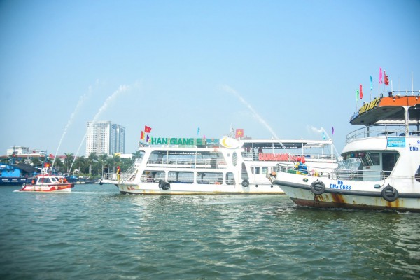 Lập 'lá chắn' an ninh trên sông Hàn, sẵn sàng cho lễ hội pháo hoa quốc tế Lập 'lá chắn' an ninh trên sông Hàn, sẵn sàng cho lễ hội pháo hoa quốc tế