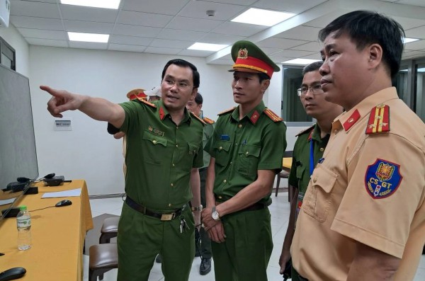 Lập 'lá chắn' an ninh trên sông Hàn, sẵn sàng cho lễ hội pháo hoa quốc tế Lập 'lá chắn' an ninh trên sông Hàn, sẵn sàng cho lễ hội pháo hoa quốc tế