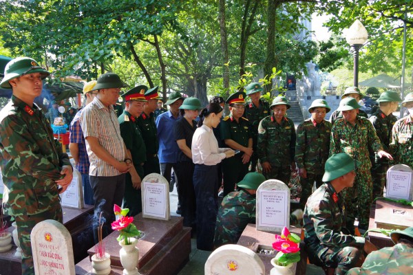 Lấy mẫu, số hóa thông tin hài cốt liệt sĩ tại Nghĩa trang liệt sĩ quốc gia Trường Sơn Lấy mẫu, số hóa thông tin hài cốt liệt sĩ tại Nghĩa trang liệt sĩ quốc gia Trường Sơn