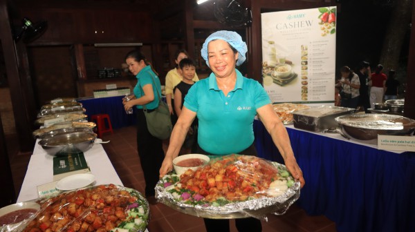 Lễ hội quả điều vàng Đồng Nai: Trăm món ăn từ điều miễn phí