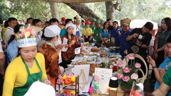 Lễ hội quả điều vàng Đồng Nai: Trăm món ăn từ điều miễn phí