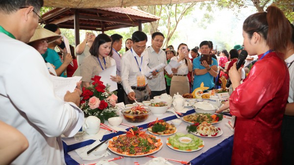 Lễ hội quả điều vàng Đồng Nai: Trăm món ăn từ điều miễn phí